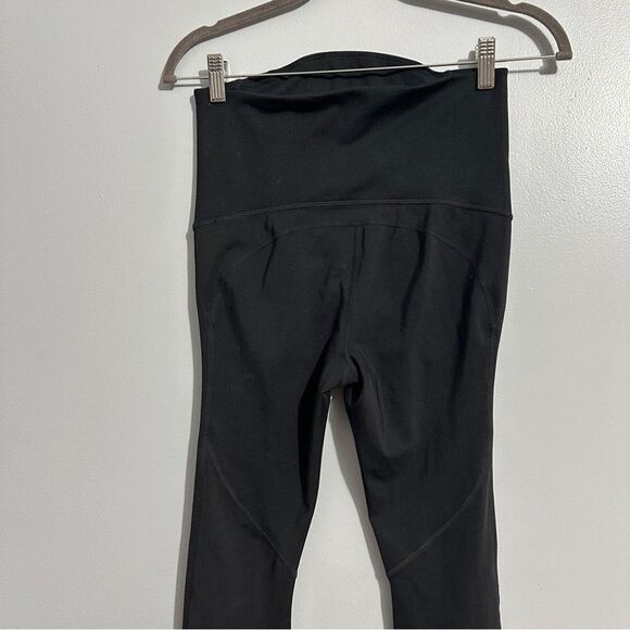 Gap fit, maternity, sculpt compression black leggings size XS ￼ - Picture 4 of 10